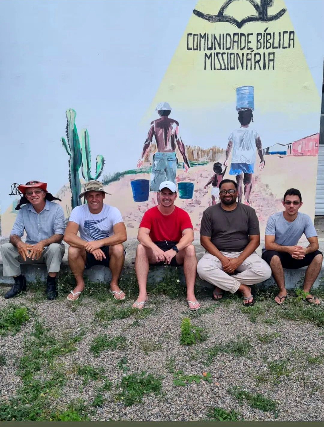 Mãos cultivando uma semente, símbolo do apoio às missões